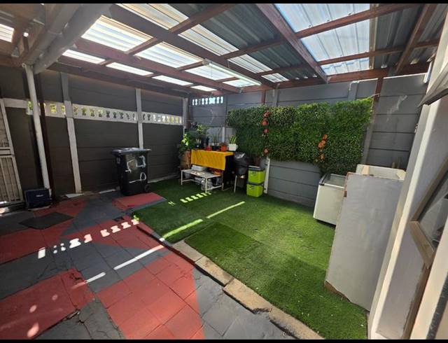 2 BEDROOM HOUSE FOR SALE IN PAROW CENTRAL